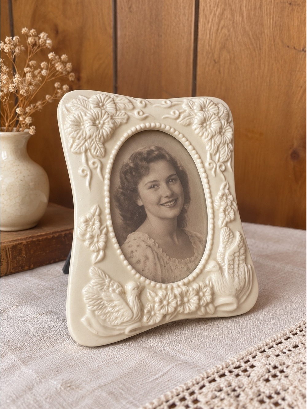 Vintage Cream Floral Oval Picture Frame 2.5 x 3.5 Cottagecore Decor